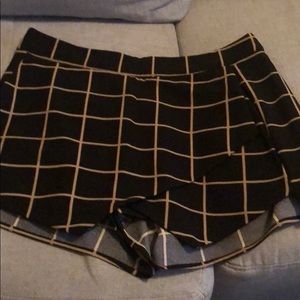 Black and Tan geometric skort